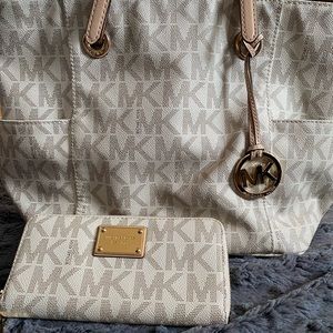 Michael Kors Jet Set Tote
